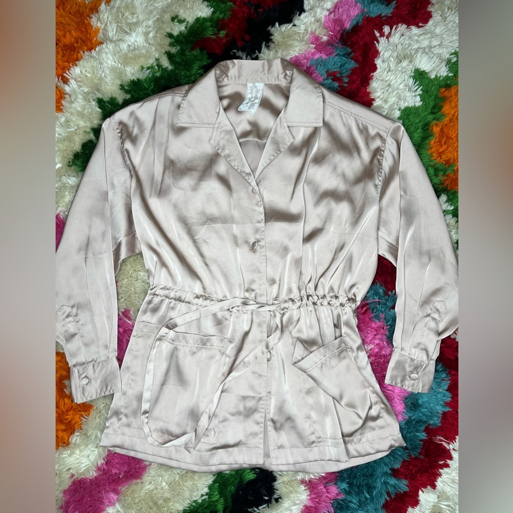 Satin jacket. Size M.